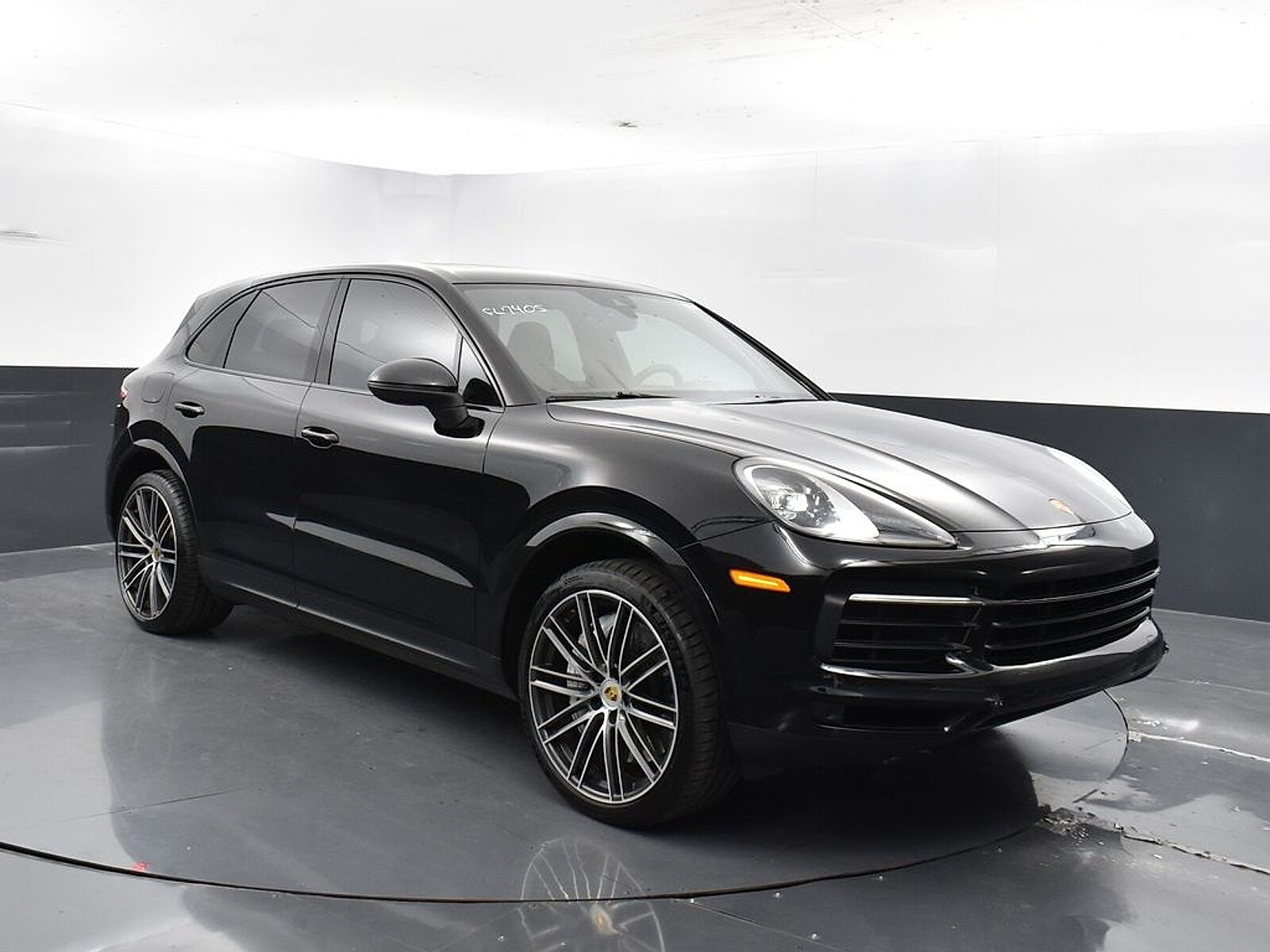 2022 Porsche Cayenne Base photo 3