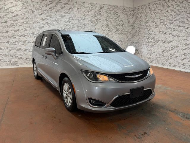 2018 Chrysler Pacifica Touring L's photo