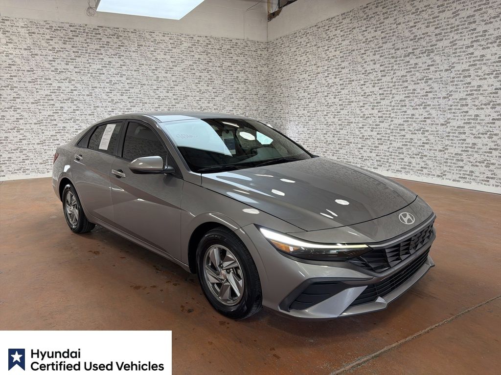 2024 Hyundai Elantra SE