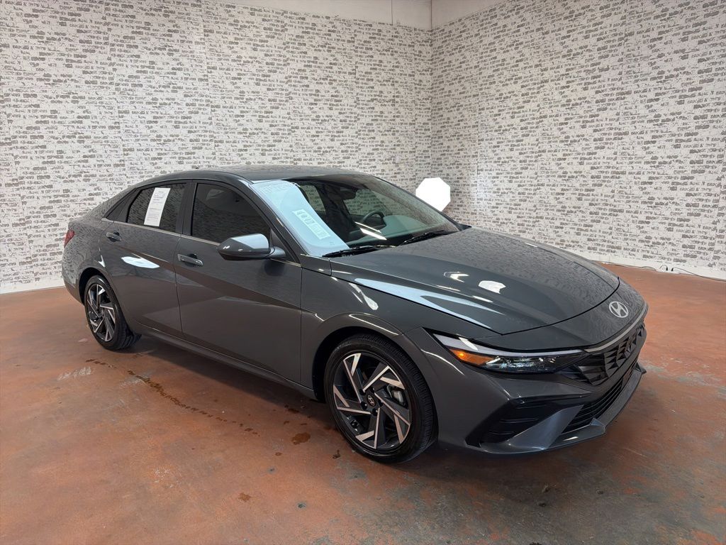 2025 Hyundai Elantra 2.0 SEL Convenience IVT's photo