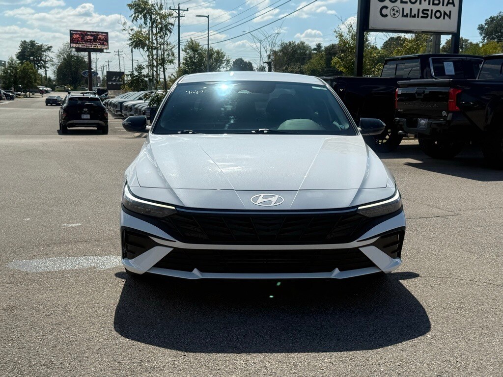 2025 Hyundai Elantra SEL Sport photo 2