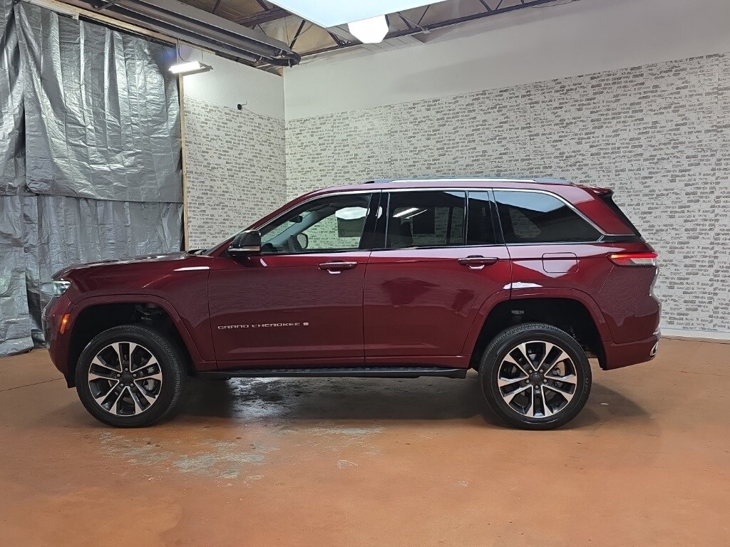 2023 Jeep Grand Cherokee Overland photo 4
