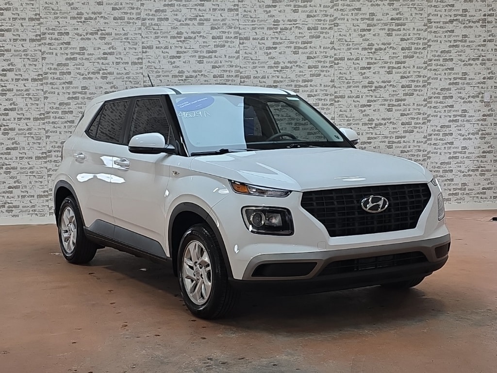 2025 Hyundai Venue SE's photo