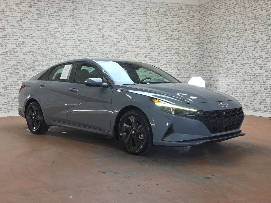 2022 Hyundai Elantra 1.6 HEV Blue's photo