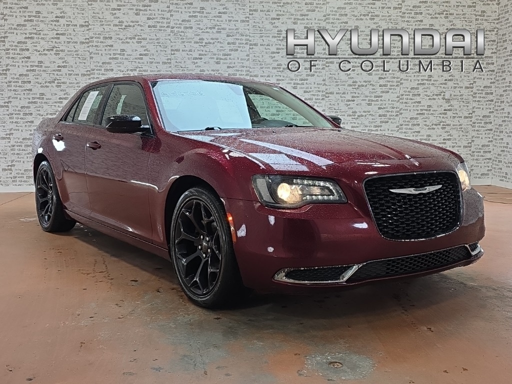 2019 Chrysler 300 Touring's photo