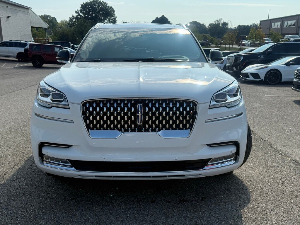 2023 Lincoln Aviator Black Label Grand Touring photo 2
