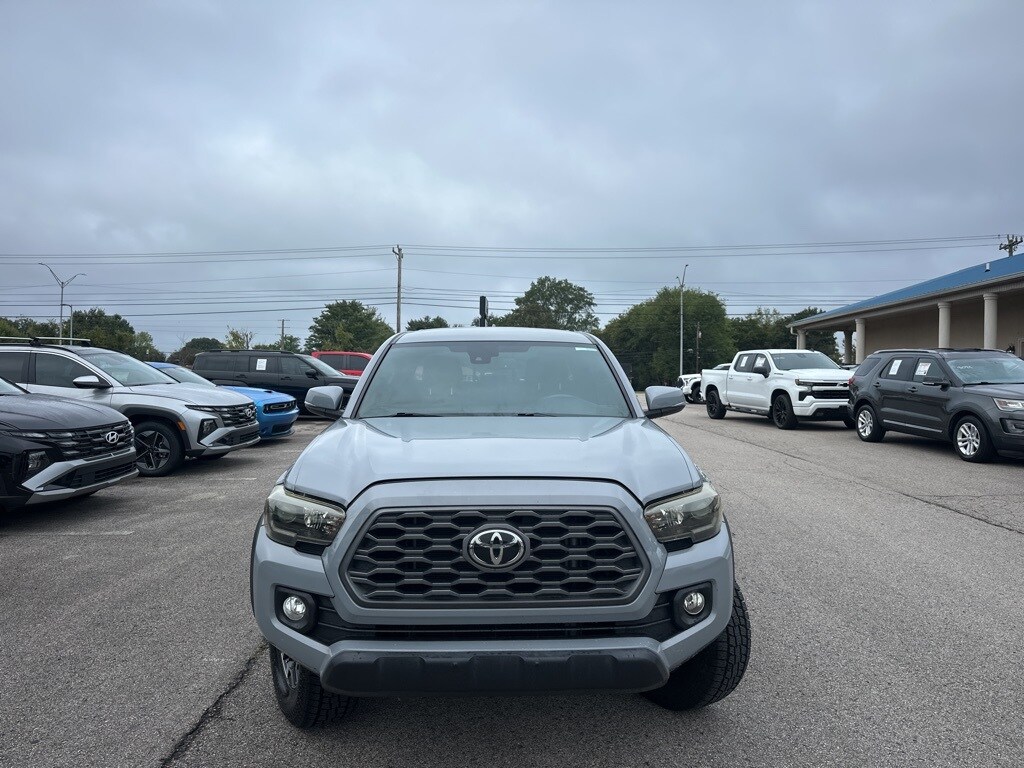 2020 Toyota Tacoma TRD Off-Road photo 2