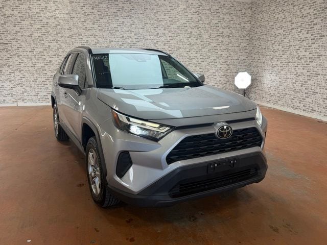 2022 Toyota RAV4 XLE AWD's photo