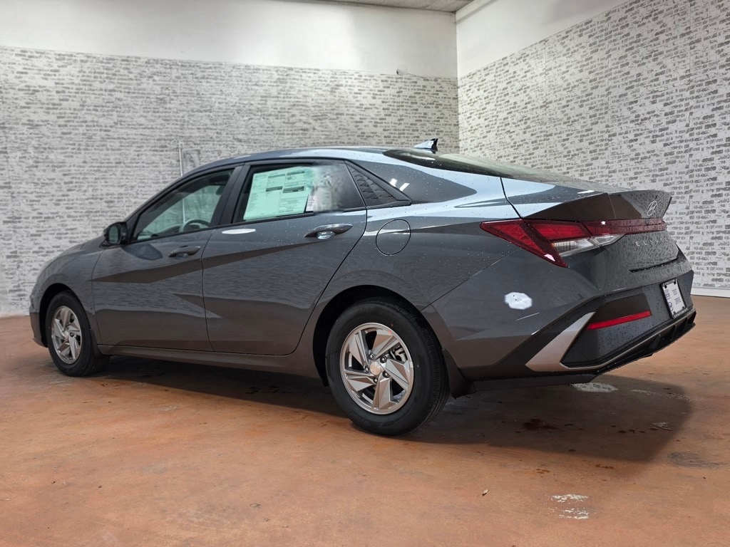 2026 Hyundai Elantra SE photo 4