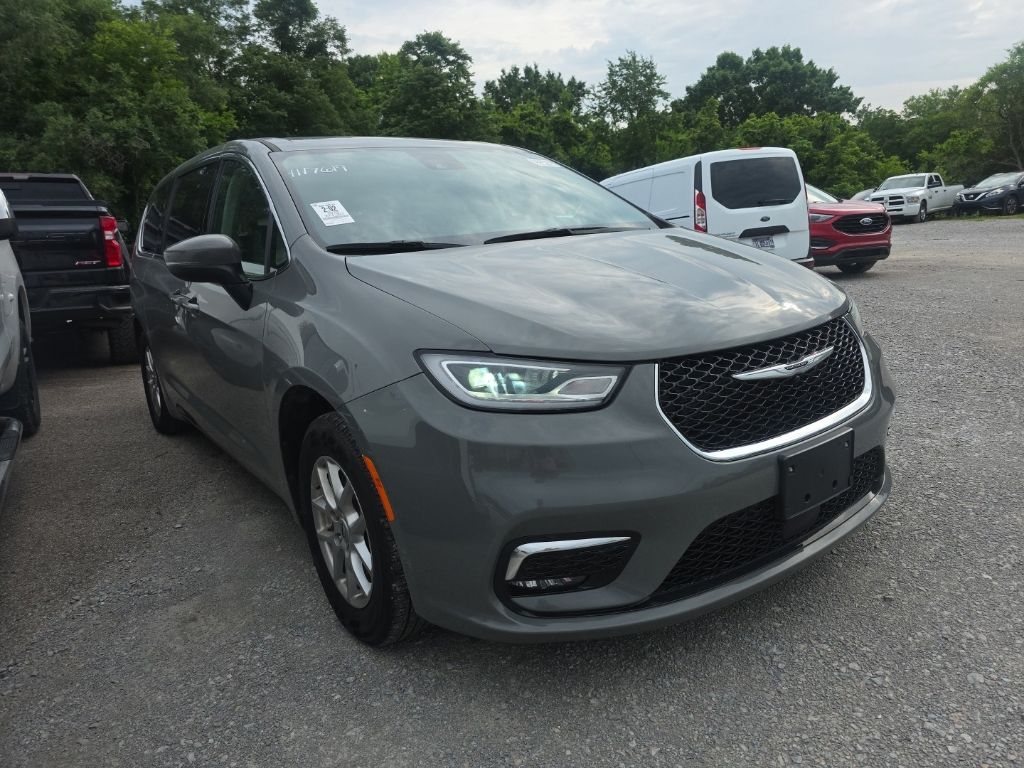 2023 Chrysler Pacifica Touring L's photo