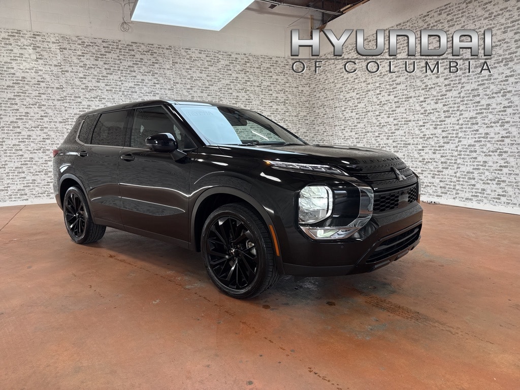 2023 Mitsubishi Outlander SE Black Edition's photo