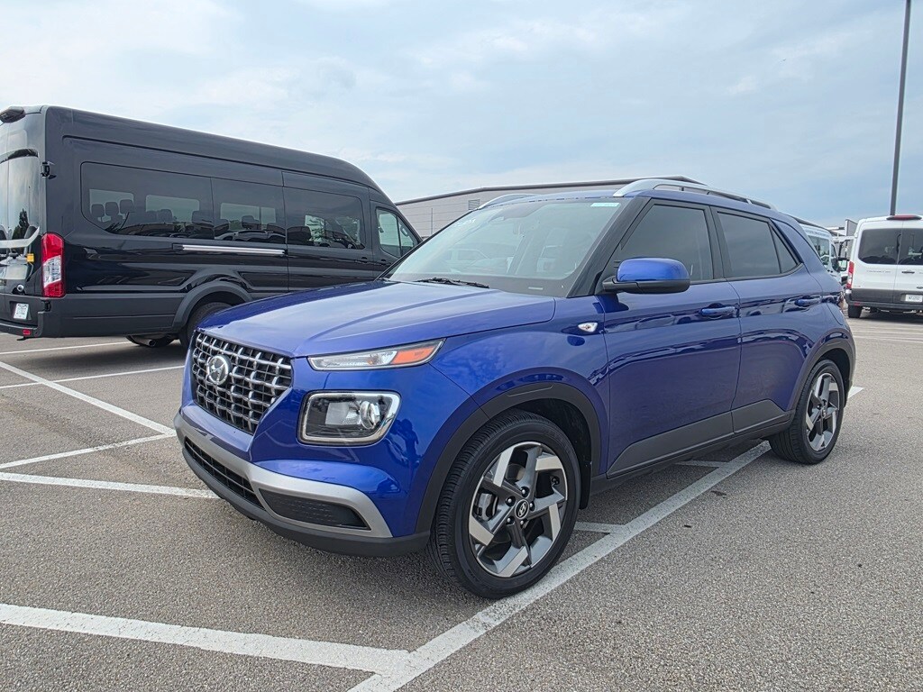 2023 Hyundai Venue SEL photo 3