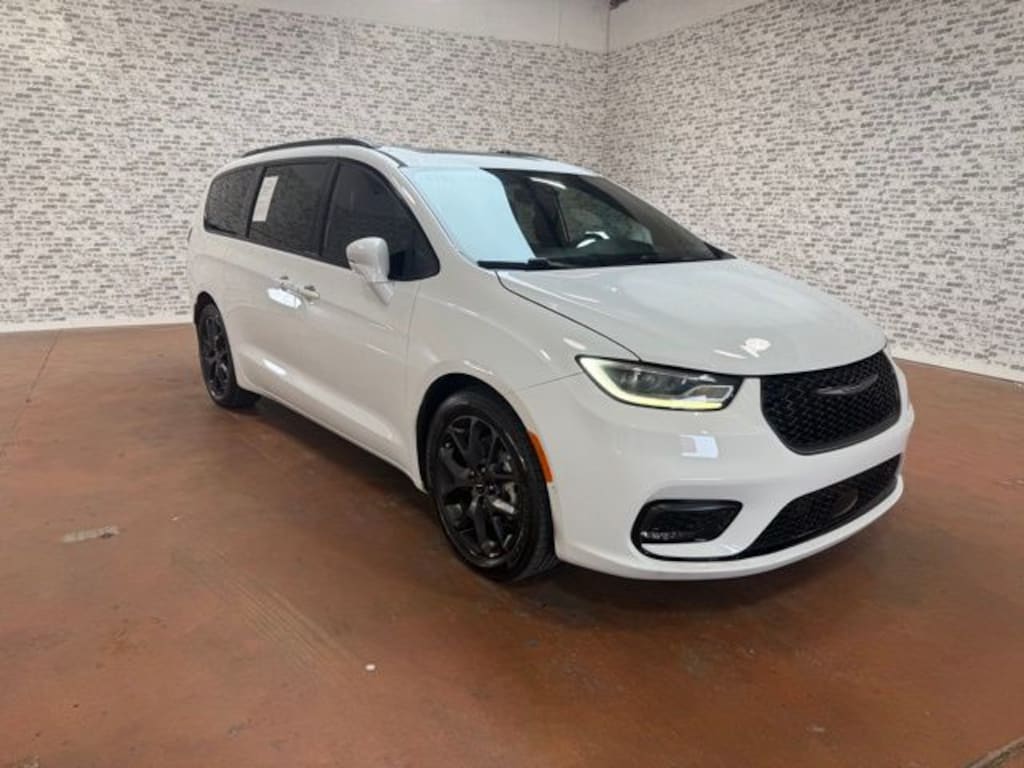 Used 2022 Chrysler Pacifica Limited Minivan/Van