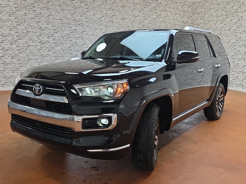 2022 Toyota 4Runner Limited photo 2