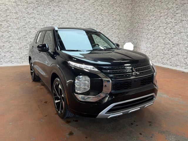 2023 Mitsubishi Outlander Plug-in Hybrid SEL S-AWC's photo