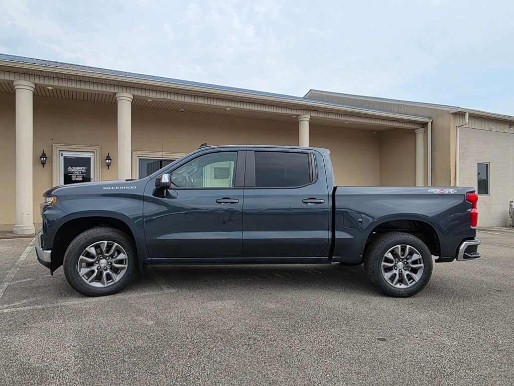 2020 Chevrolet Silverado 1500 LT photo 2