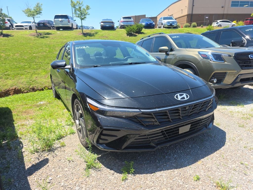 2024 Hyundai Elantra 2.0 Limited IVT's photo