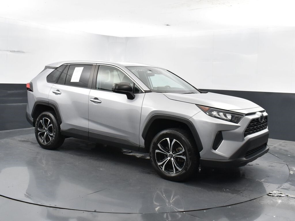 2022 Toyota RAV4 LE photo 3