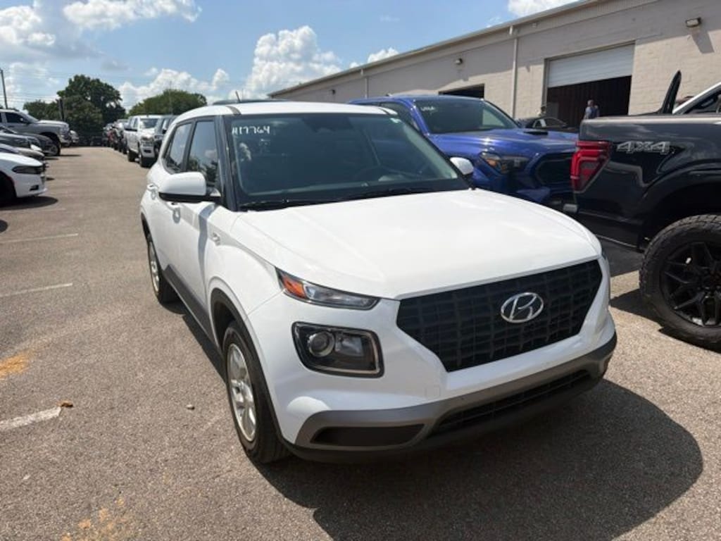 Used 2025 Hyundai Venue SE SUV