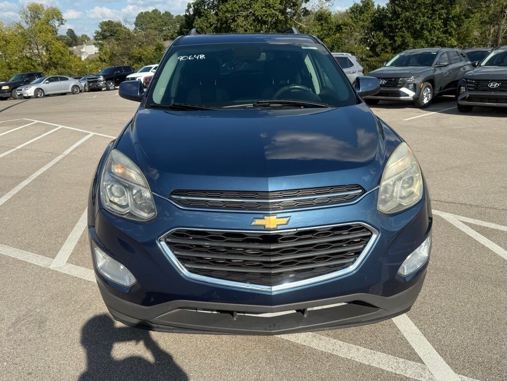 2017 Chevrolet Equinox LT photo 2