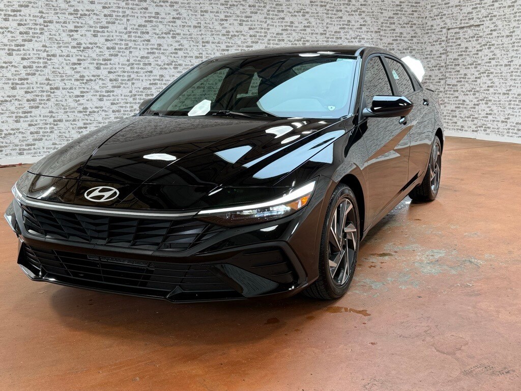 2025 Hyundai Elantra SEL Sport photo 3