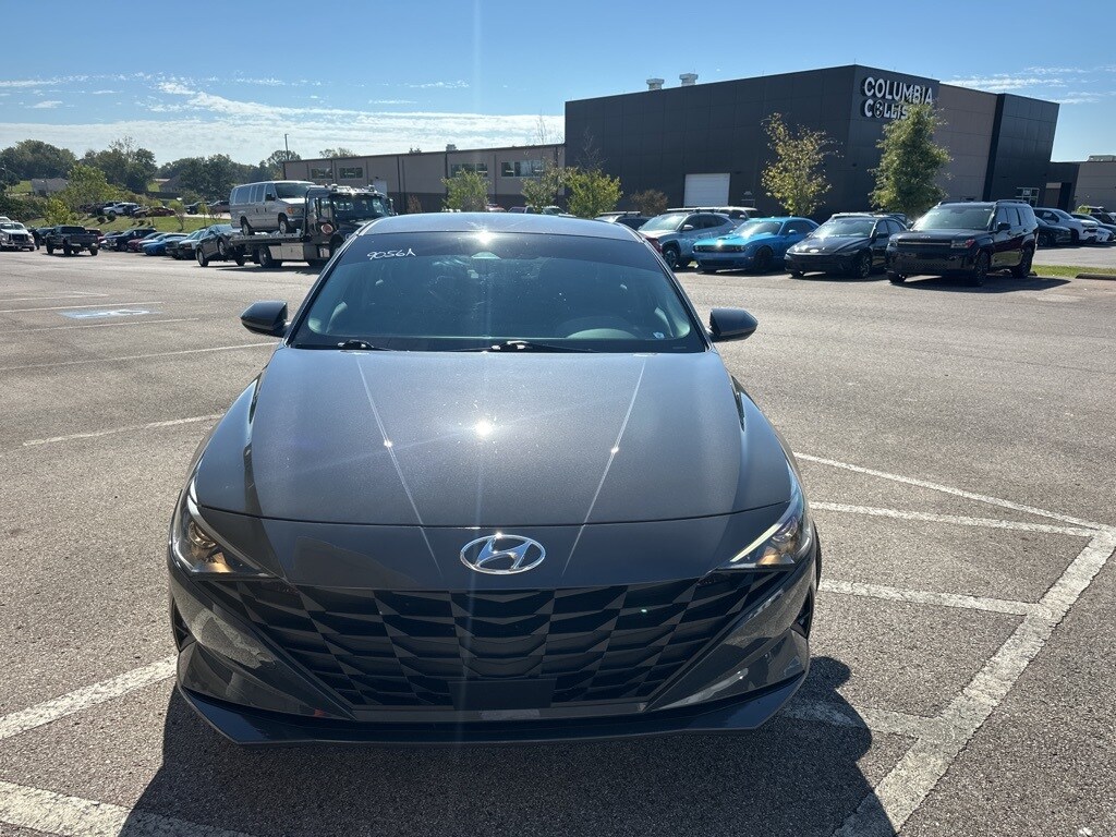 2023 Hyundai Elantra SEL photo 2