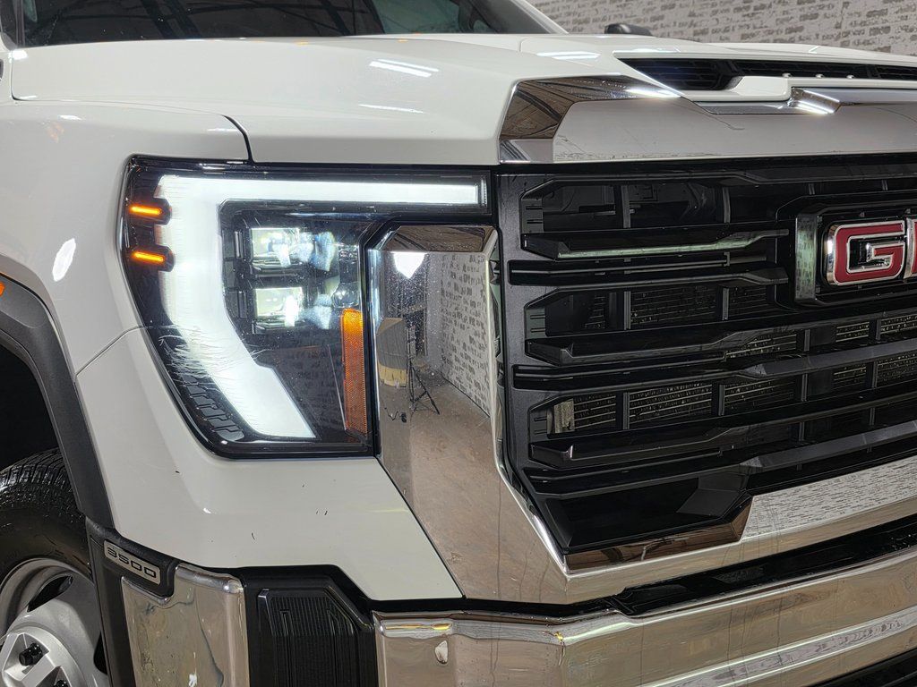 2024 GMC Sierra 3500HD Pro - Photo 9
