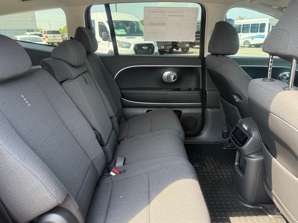 2026 Hyundai IONIQ 9 SE - Photo 13