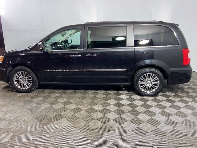 Used 2013 Chrysler Town & Country Touring-L with VIN 2C4RC1CG2DR534285 for sale in Columbus, IN