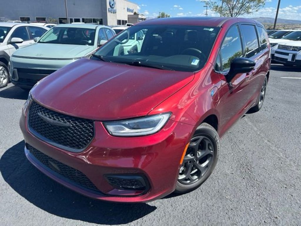 Used 2023 Chrysler Pacifica Plug-In Hybrid Limited Van Passenger Van