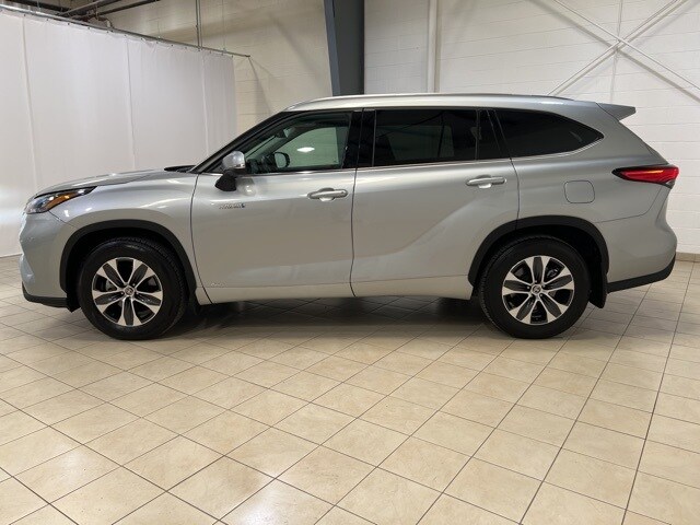 2020 Toyota Highlander Hybrid XLE photo 2