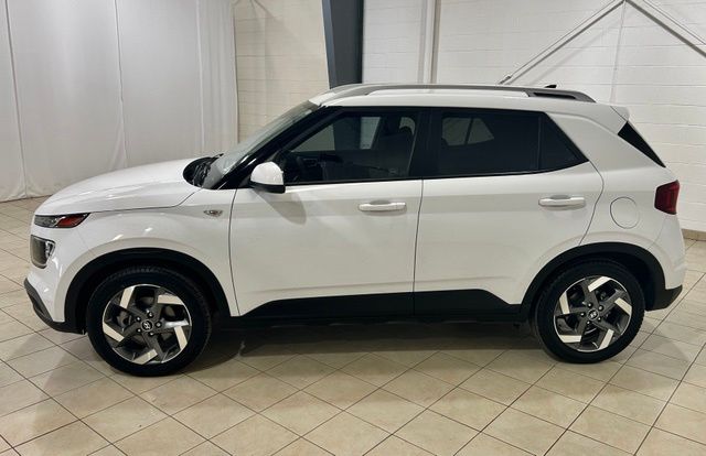 Used 2021 Hyundai Venue SEL with VIN KMHRC8A32MU072639 for sale in Cottonwood, AZ