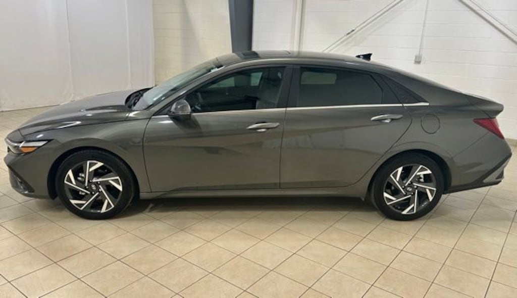 Used 2024 Hyundai Elantra Limited Sedan
