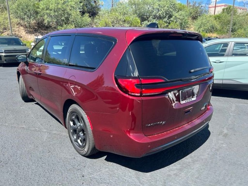 Used 2023 Chrysler Pacifica Plug-In Hybrid Limited Van Passenger Van