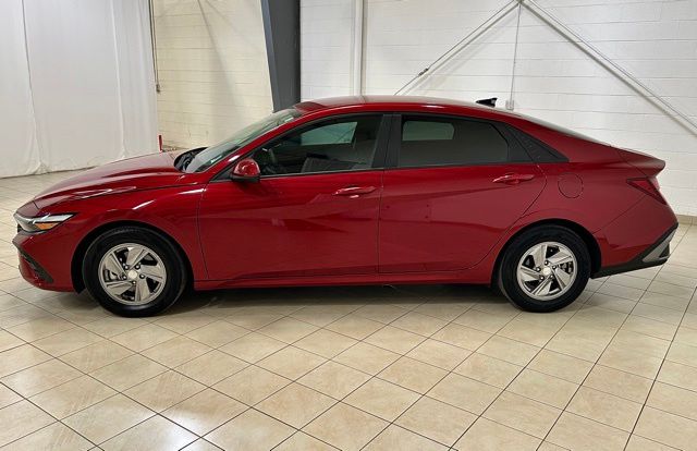 Used 2024 Hyundai Elantra SE with VIN KMHLL4DG4RU681123 for sale in Cottonwood, AZ
