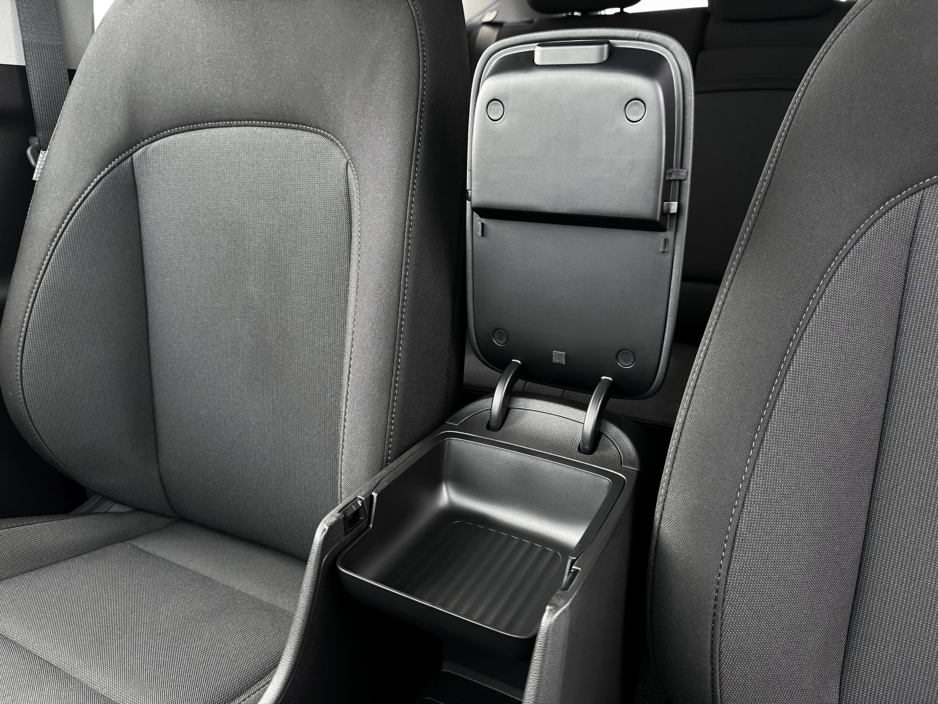 2025 Hyundai Kona SEL - Photo 18