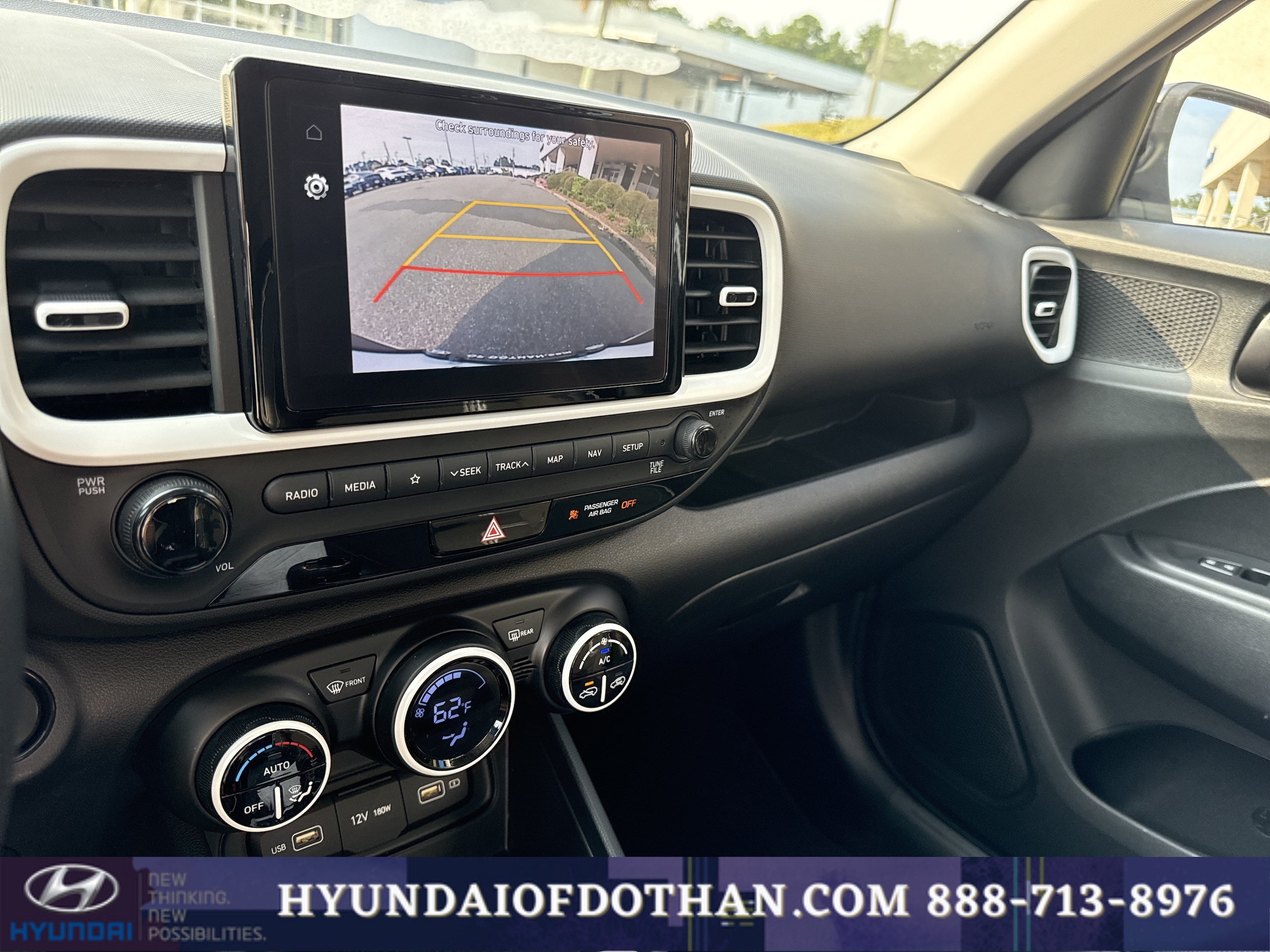 2022 Hyundai Venue Limited - Photo 11