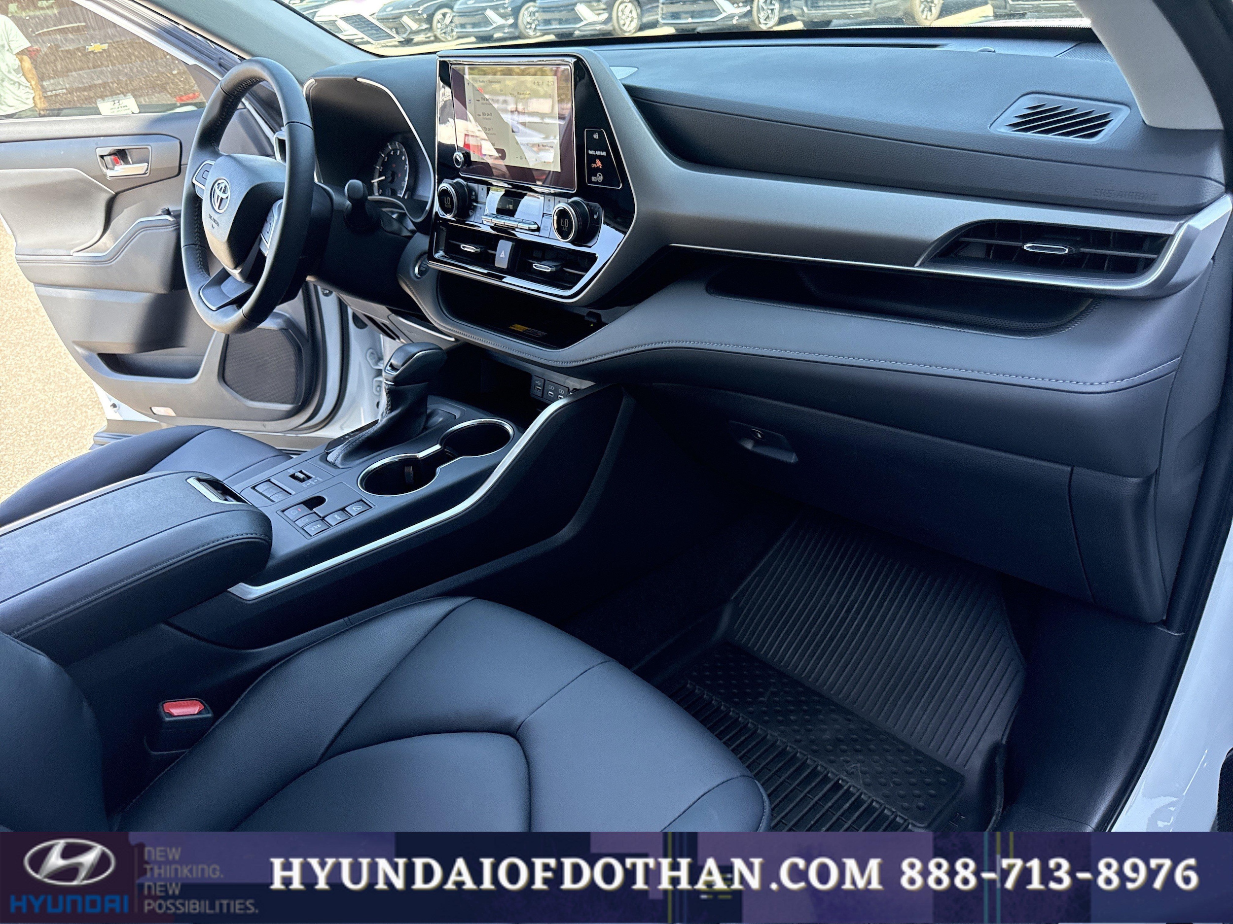 2026 Toyota Highlander XLE - Photo 16