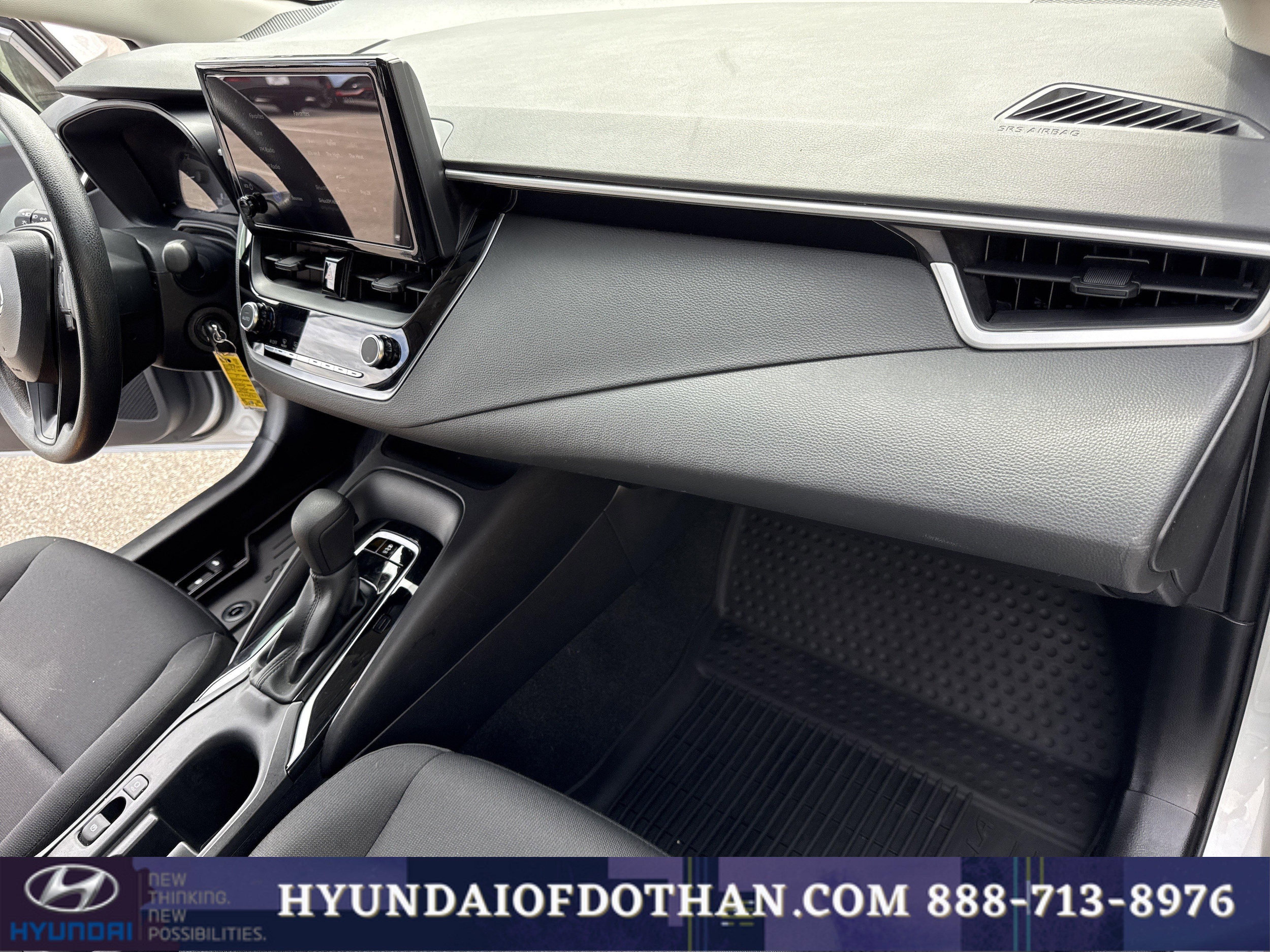 2025 Toyota Corolla LE - Photo 16