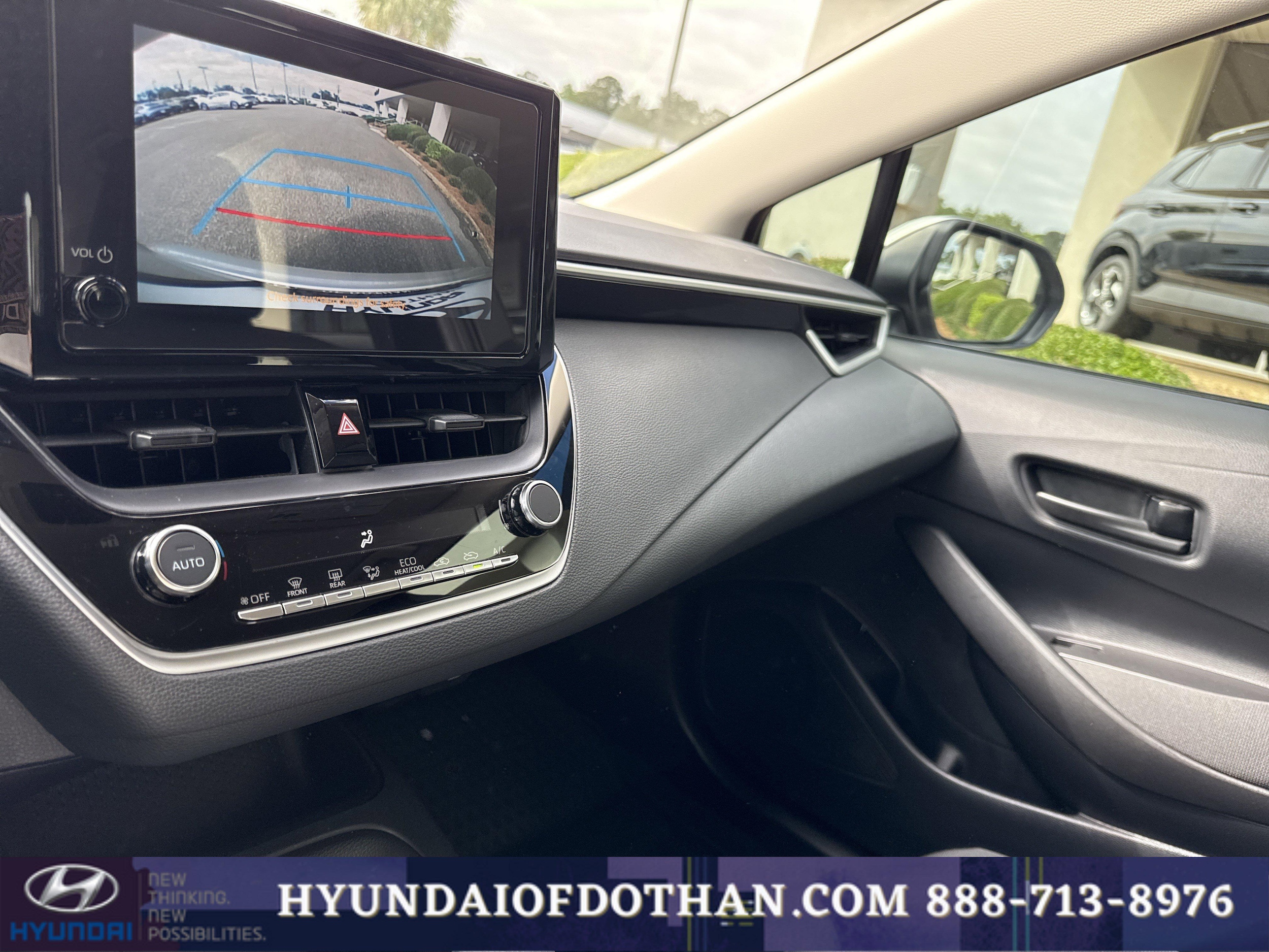 2025 Toyota Corolla LE - Photo 9