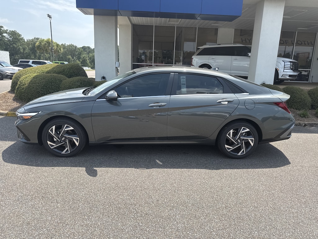 New 2026 Hyundai Elantra Limited Sedan