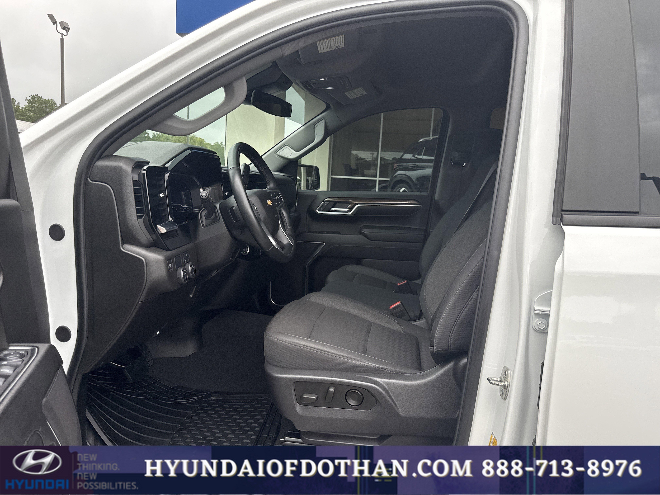 2025 Chevrolet Silverado 1500 LT - Photo 10