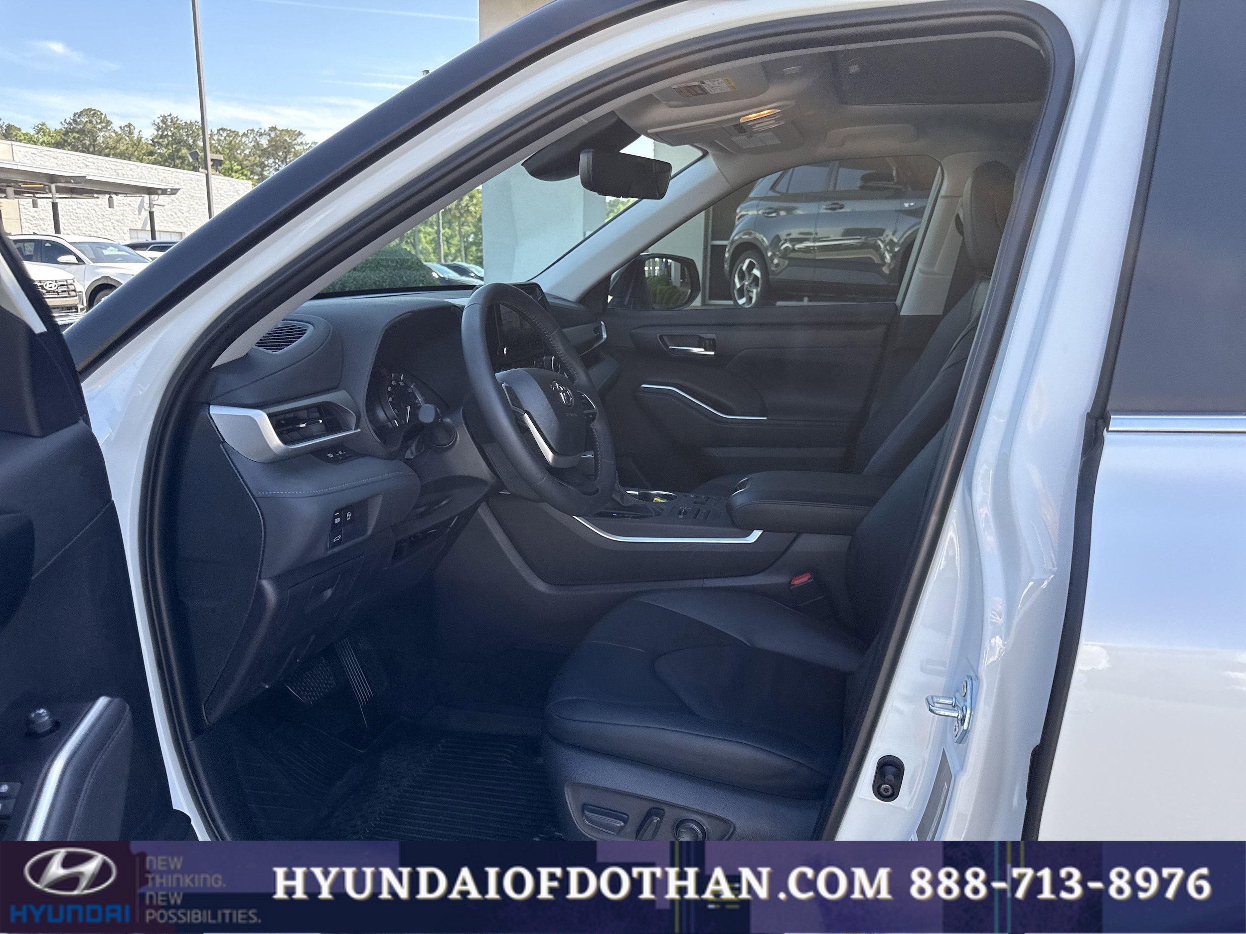 2026 Toyota Highlander XLE - Photo 10