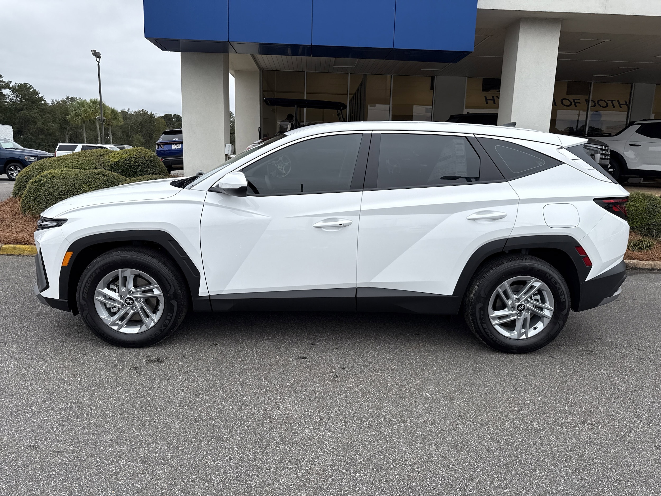 2026 Hyundai Tucson SE photo 2