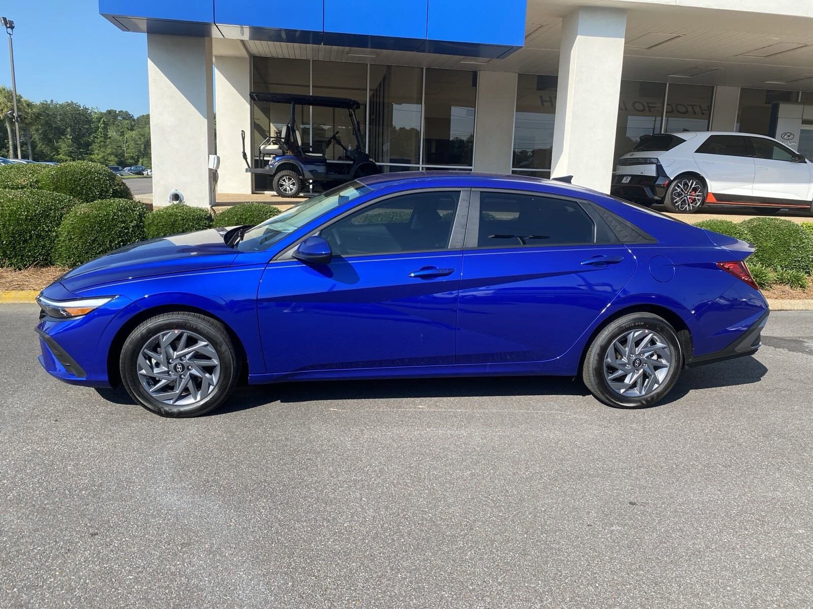 2024 Hyundai Elantra SEL photo 2