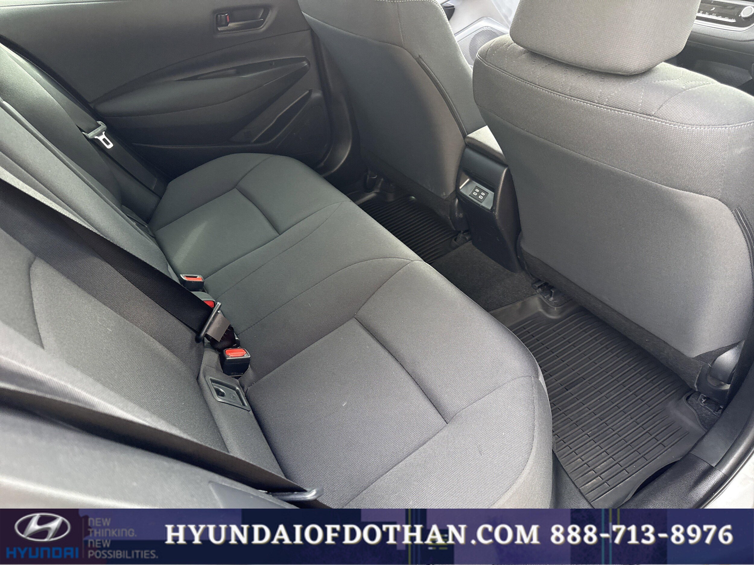 2025 Toyota Corolla LE - Photo 14