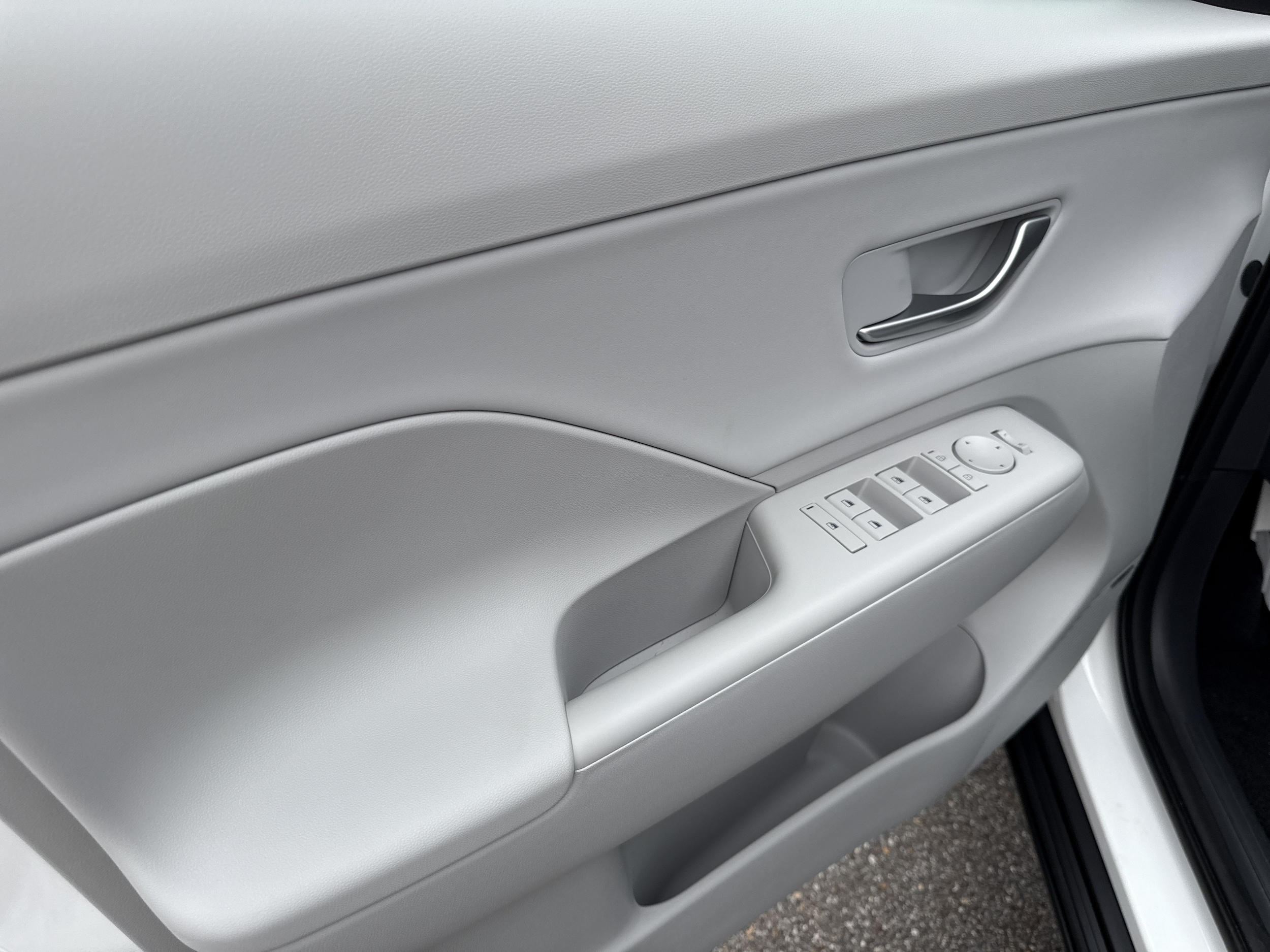 2026 Hyundai Kona Limited - Photo 7