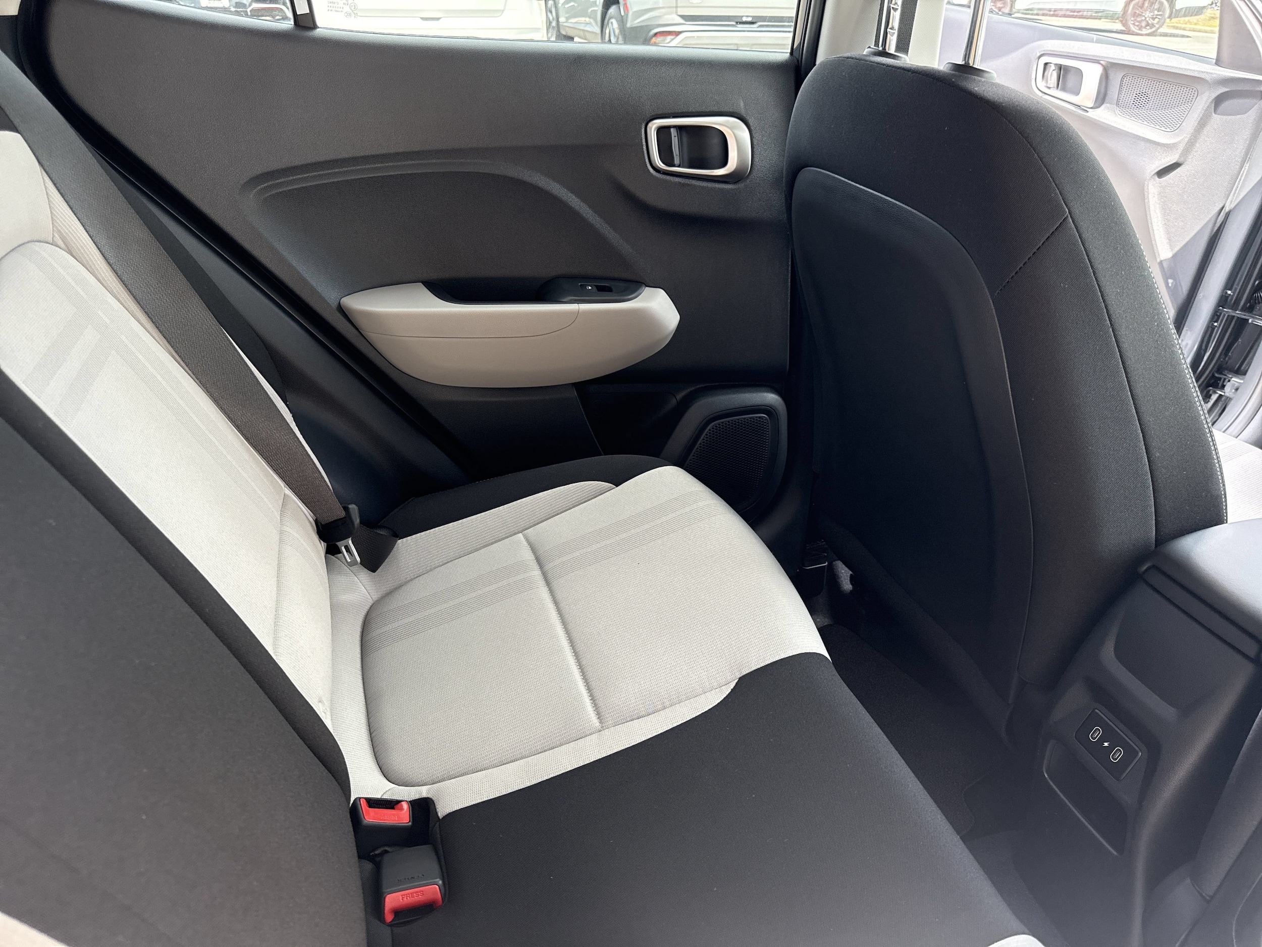 2025 Hyundai Venue SEL - Photo 15