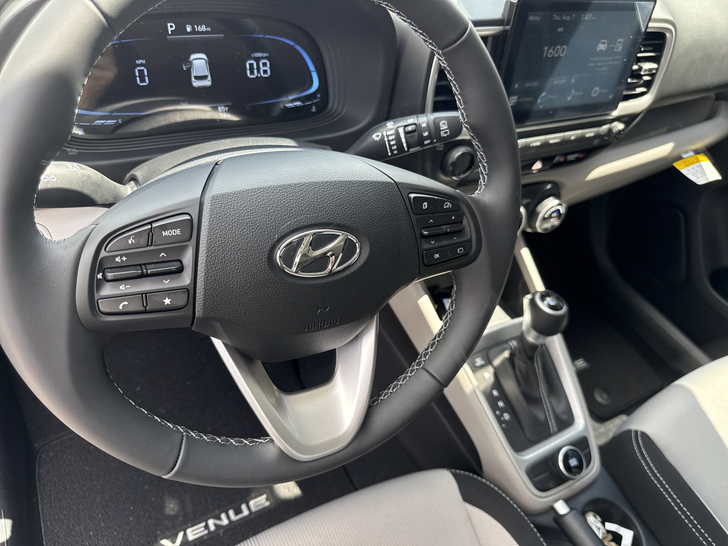 2025 Hyundai Venue SEL - Photo 8