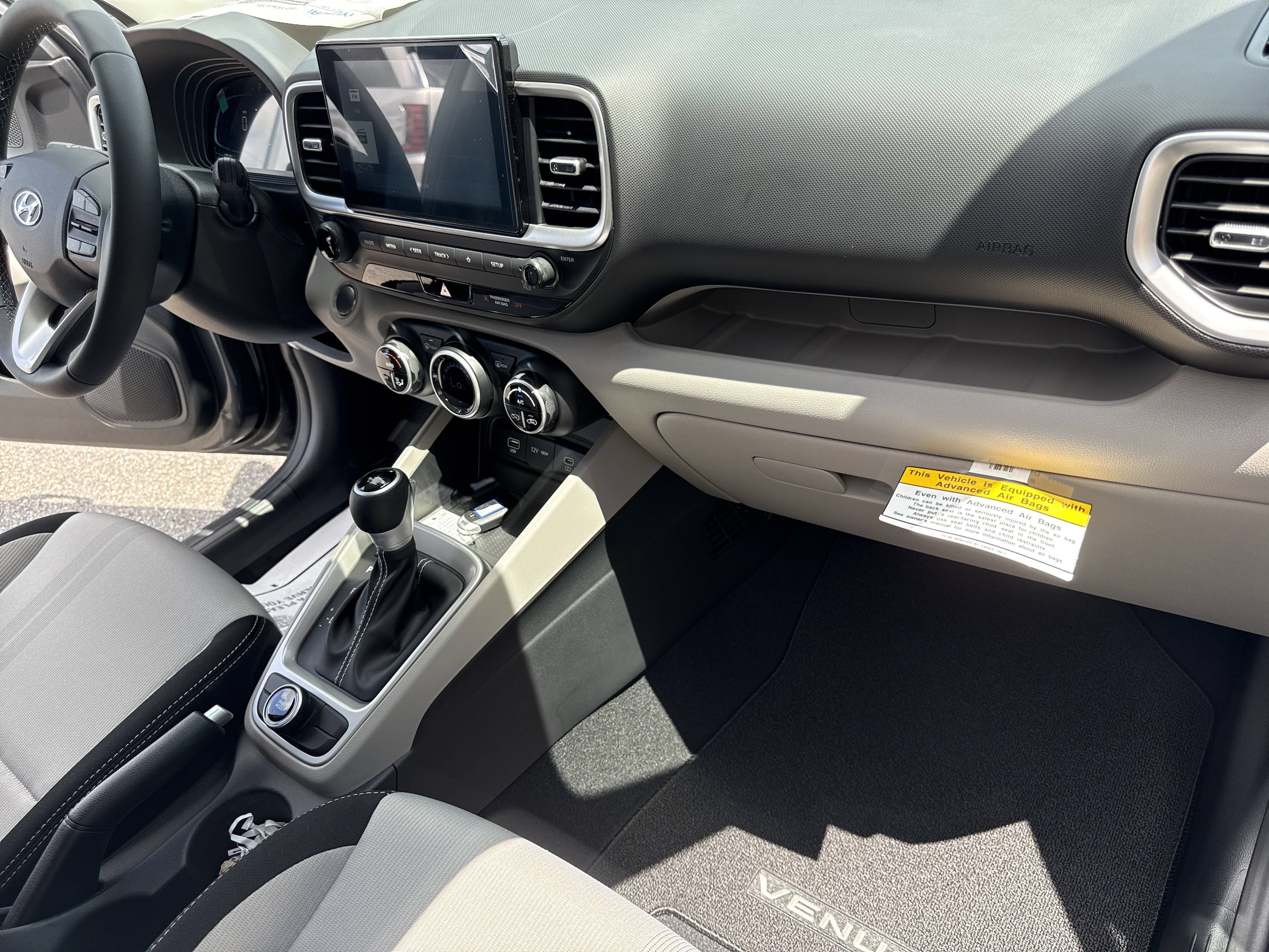 2025 Hyundai Venue SEL - Photo 17